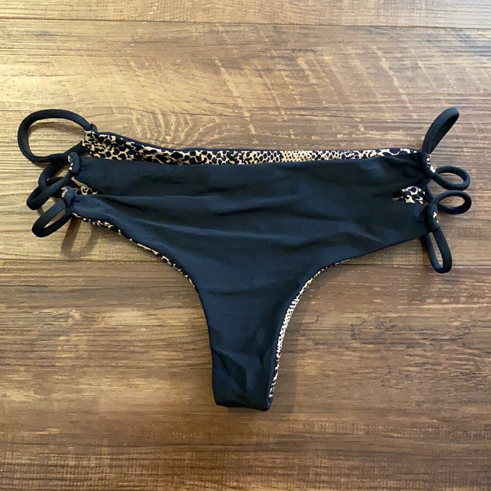 Acacia black bottoms size L